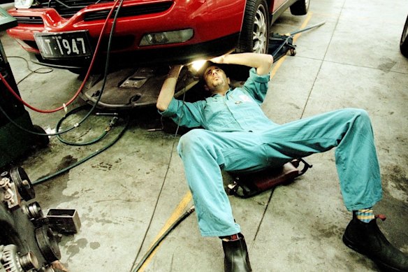 Motor mechanic regulations differ across the country, but the quality of repairs is effectively the same.