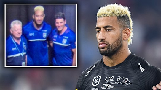 Viliame Kikau (main) poses with Bulldogs boss Phil Gould and coach Trent Barrett (inset).