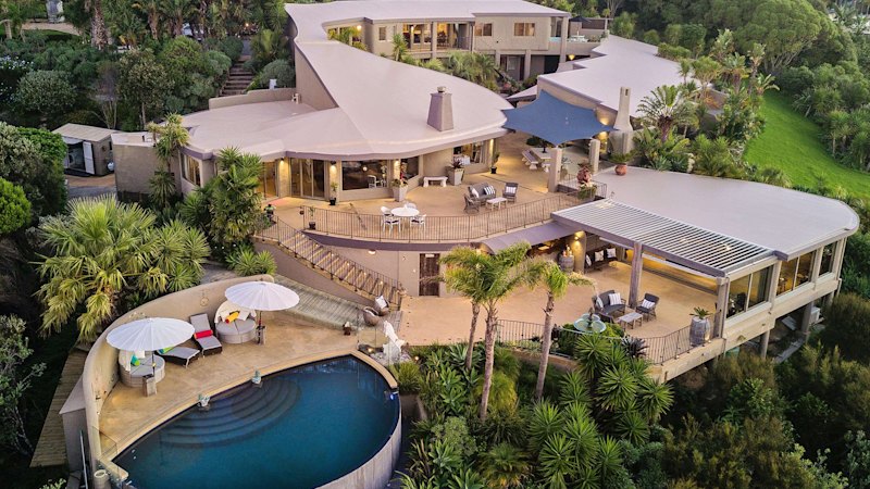 This luxury Kiwi lodge is basically the Flintstones gone posh