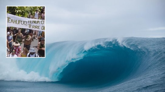 Peaceful protest of planned Teahupo’o infrastructure for Paris 2024 Olympics.