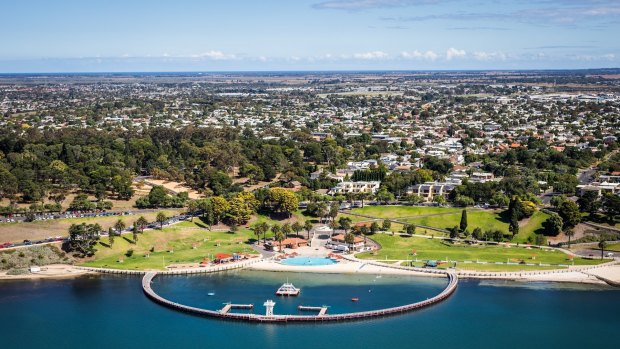 Eating my way around Port Phillip Bay by public transport