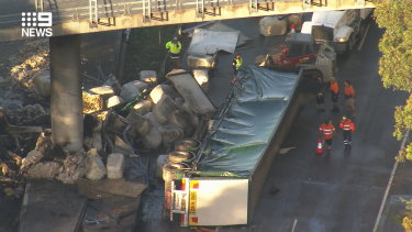M1 Crash One Dead In Fiery Truck Crash On Pacific Highway