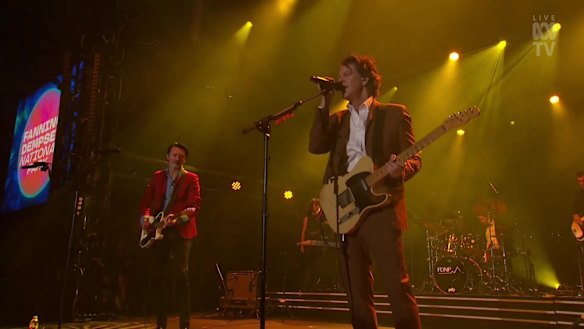 Bernard Fanning (Powderfinger) and Paul Dempsey (Something For Kate) opened the 9pm show with a six-song set. 