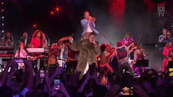 Robbie Williams set fire to Sydney Harbour for a good 40 minutes before the bridge exploded at midnight.