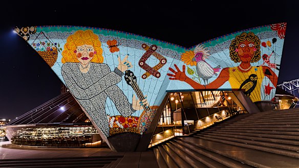 Badu Gili: Wonder Women will feature Kaylene Whiskey’s 
‘Dolly visits Indulkana’, a finalist in the 2020 Archibald Prize.