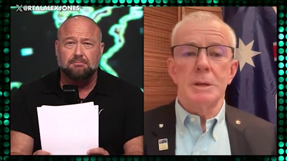 El senador de One Nation, Malcolm Roberts, elogió el compromiso del notorio teórico de la conspiración Alex Jones con la verdad en su programa 2024.