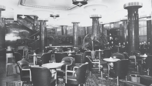 The City Tattersalls Club Lower Bar as it formerly appeared.