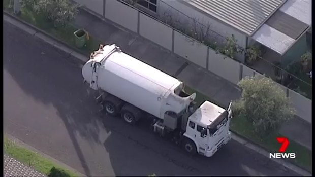 The driver of this garbage truck discovered the body. 