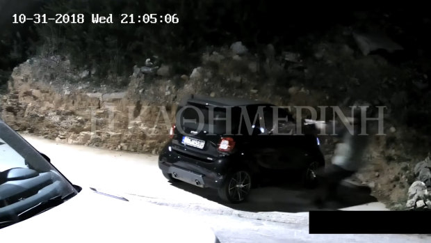 The killer can be seen firing three shots from a handgun into the car.