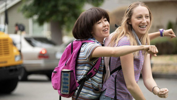 It's the year 2000, and Maya Erskine and Anna Konkle are playing their younger selves in PEN15. 