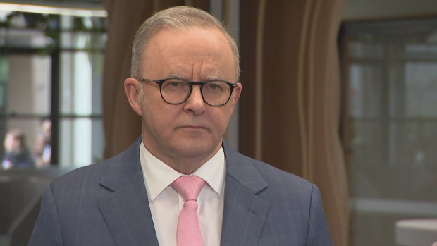 As it happened: PM urges Australians in Lebanon to leave; Rex banks on government bailout