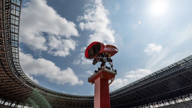 Omega’s finishing-line “Scan’O’Vision” camera can
capture tens of thousands of
images a second to determine the
winner in close races.