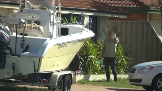 El francotirador llegó a la casa de David Pye y fue capturado en operaciones policiales encubiertas.