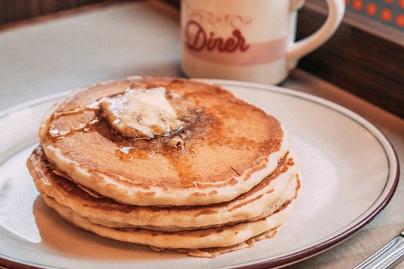 As panquecas estilo lanchonete do Operador Diner.