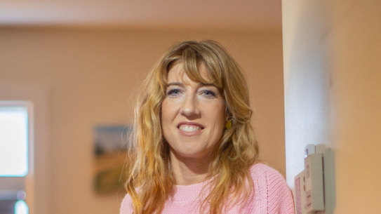 Laura Bos sets time limits on her sons’ screen use. A new study suggests limiting WiFi or data access is the best approach for parents.