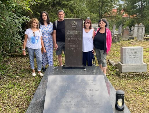 The family gathers at their grandfather’s grave in Spisska Stara Ves. From left: Rachelle Unreich’s sister Lilianne, Rachelle, her cousin Michael, her sister Jeannette and  cousin Shoshi. 