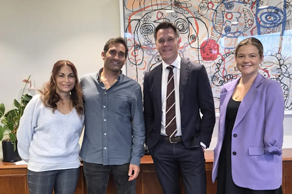 Maria Psillakis, Mike Psillakis, Premier Chris Minns and shark attack survivor Leah Stewart.