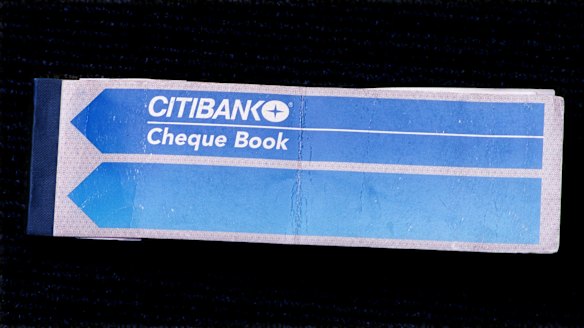  Cash may be king, and tapping may be convenient, but nothing is more satisfying than paying with a cheque, mate. 