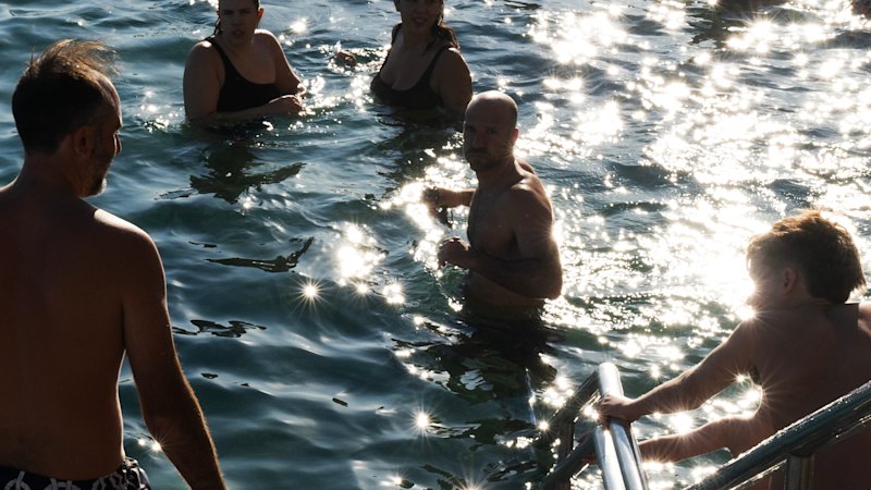 Heatwave warning as Sydney braces for two-day scorcher