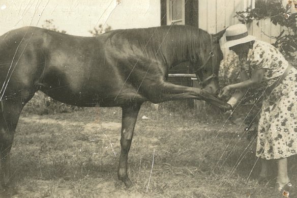 Aunt Gillian, with whom Robyn lived after her mother died.