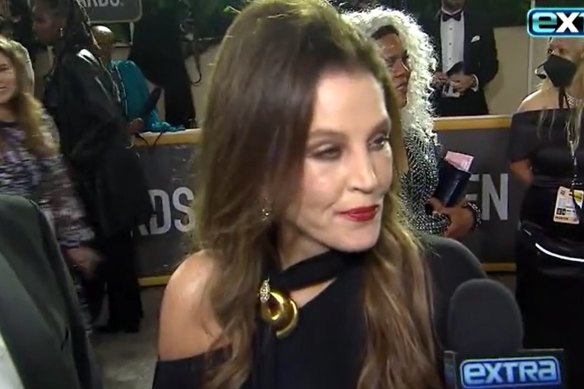 Lisa Marie Presley being interviewed by Extra on the red carpet at the Golden Globes. She appeared to slur her words and was unsteady on her feet.