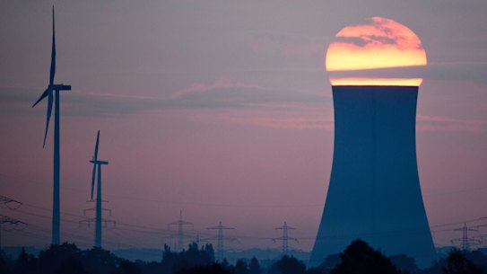 Electricity plan would all but hit emissions goal before it starts