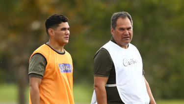Noah Lolesio and Dave Rennie have a chat. 