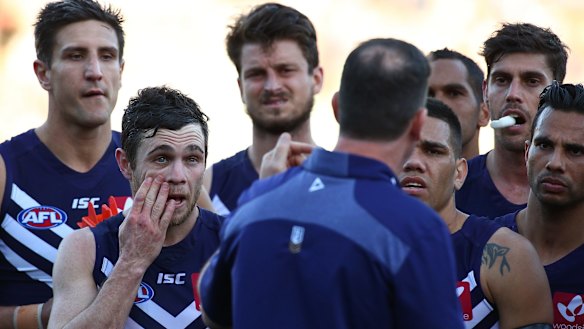 Lyon addresses the players in round 21 of 2016.