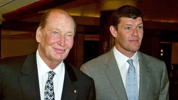 Kerry Packer and son James in 2004.