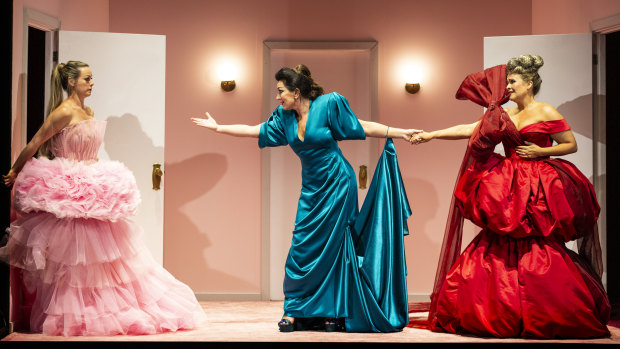  Dimity Shepherd, Antoinette Halloran, Ali McGregor perform in Victorian Opera’s Lorelei at the Malthouse Theatre.
