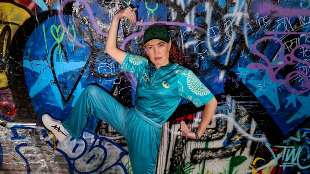 Roo do you think you are? Comedian Steph Broadbridge strikes a pose.