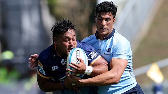 Semisi Tupou Ta’eiloa is tackled by Joseph-Aukuso Suaalii.