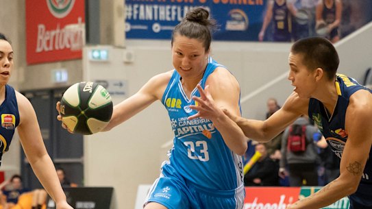 Kelsey Griffin leads Canberra Capitals to gritty road win in Geelong