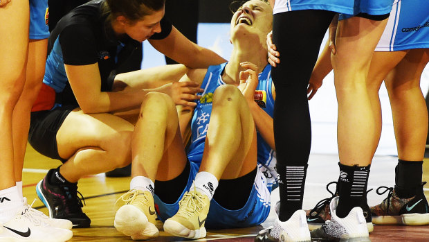 The moment Wallace re-tore her ACL on December 23. 