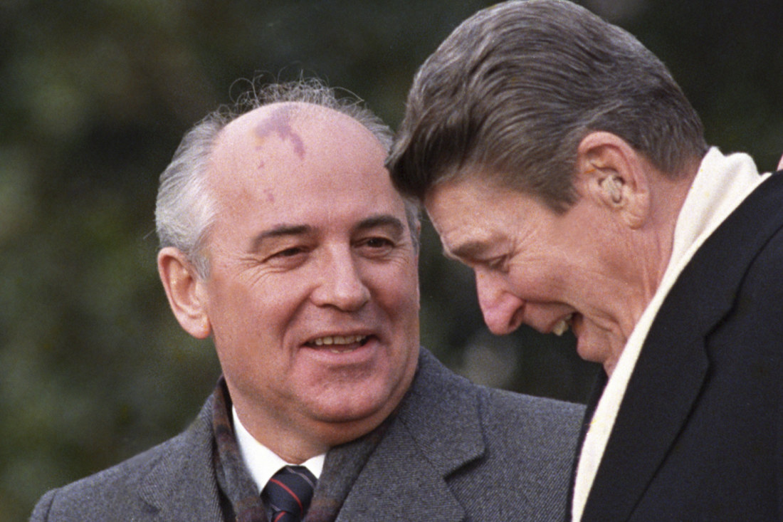 US President Ronald Reagan, right, talks with Soviet leader Mikhail Gorbachev at the White House in 1987.