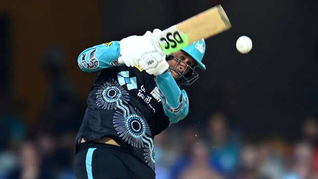 Why Khawaja had to replace bat featuring dove symbol after just four balls