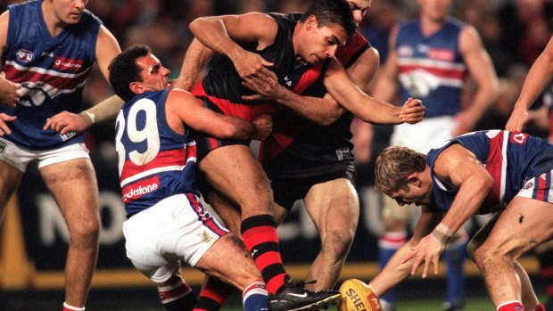 The Bulldogs' "super flood" washes away the Bombers in 2000.