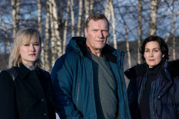 Thea Green Lundberg, Sven Nordin and Carrie-Anne Moss in season 1 of <i>Wisting</i>.