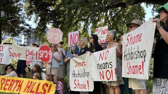 Save Perth Hills protesters in the Supreme Court gardens ahead of a tribunal hearing in February. 