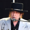 Bob Dylan apologises after being tangled up in book-signing blue