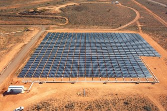 Sun Cable adalah ladang tenaga surya terbesar di dunia, menyalurkan listrik dari pedalaman Australia ke Northern Territory dan Singapura.