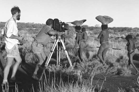Ian Dunlop (left) directs filming of the Martu people of the Australian Western Desert.