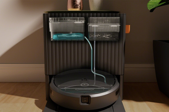 Fresh water (with detergent) flows from the base to the robot, and during self-cleaning dirty water from the mop is stored.