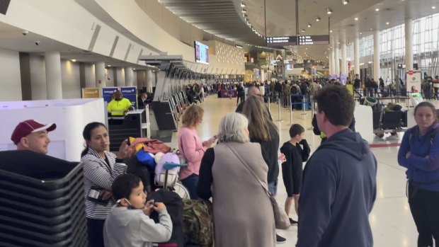 Perth Airport chaos as 18,000-bay car park full and more flights cancelled last minute