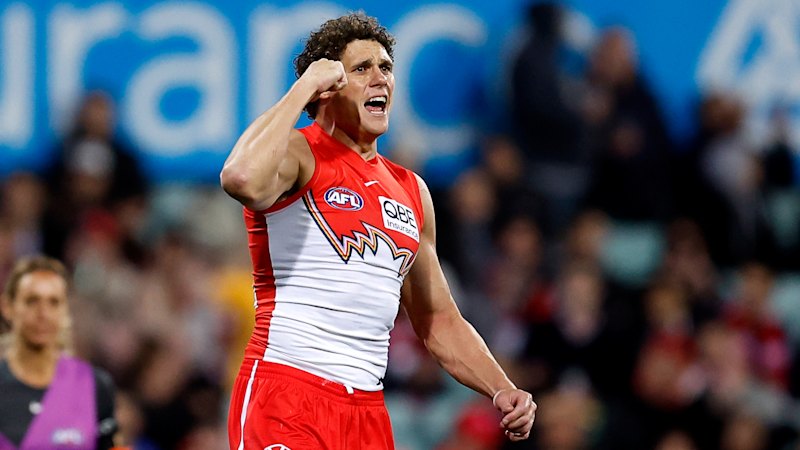Charlie Curnow kicks six as Carlton overpowers the Western Bulldogs
