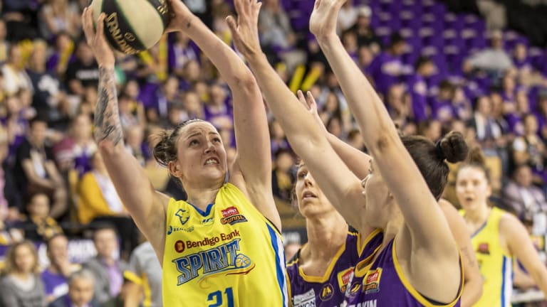 Crowded out:  Bendigo's Marena Whittle looks for a way break through the Boomers defence.