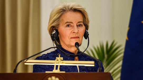 A Presidente da Comissão Europeia, Ursula von der Leyen, disse que a assinatura do acordo enviou uma forte mensagem ao resto do mundo de que a cooperação era a melhor resposta ao desafio global.