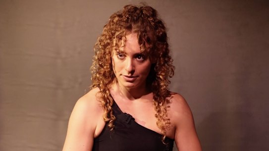 Claudia Shnier in her one-woman show Split Ends.