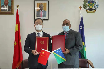 China’s ambassador to Solomon Islands Li Ming and Foreign Affairs Permanent Colin Beck initial the security treaty between the two countries.