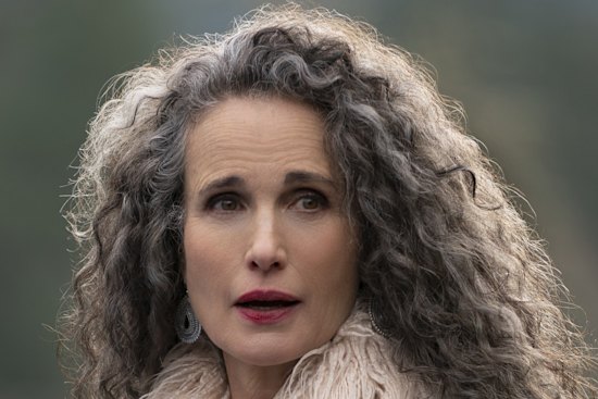 Andie MacDowell has gracefully graduated to grey hair.